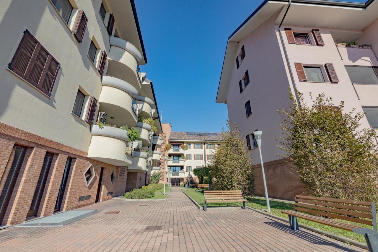Milan Forum Camelia Guesthouse アッサーゴ エクステリア 写真