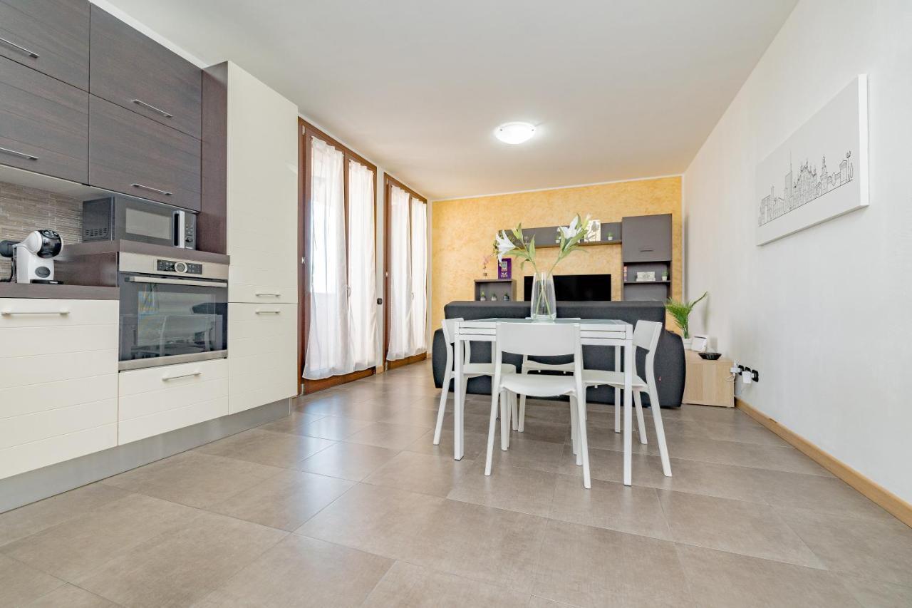 Milan Forum Camelia Guesthouse アッサーゴ エクステリア 写真